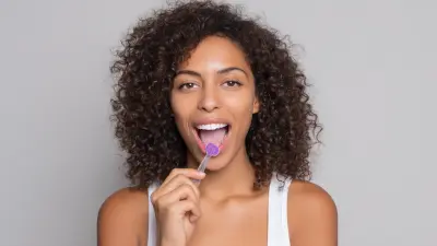 How to Effectively Use a Tongue Scraper for Optimal Oral Hygiene Benefits